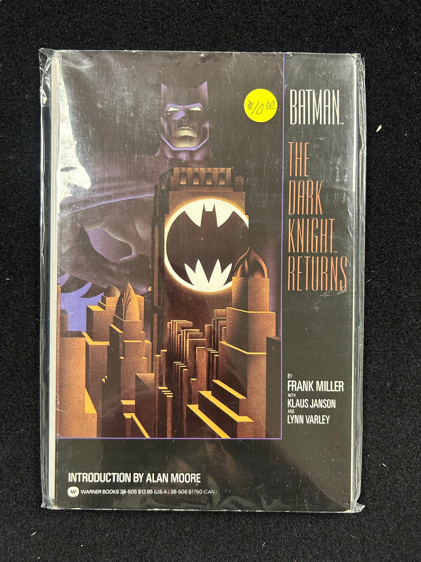 Batman The Dark Knight Returns (Frank Miller) – Graphic Novel