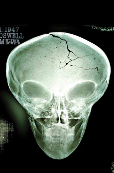 X FILES (2026) #1 CVR G ROSWELL PHOTO FOIL VAR (Pre-Order by 11/09/26 | Est. In-Store: 12/09/26 | Ships after release)
