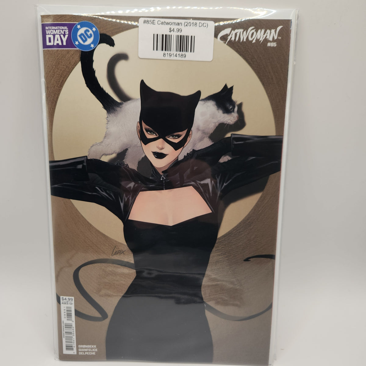 #85E Catwoman (2018 DC)
