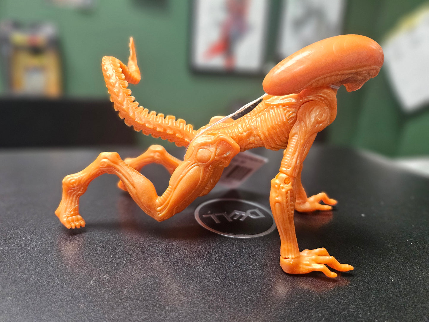 Alien figure Xenomorph Warrior 5" orange