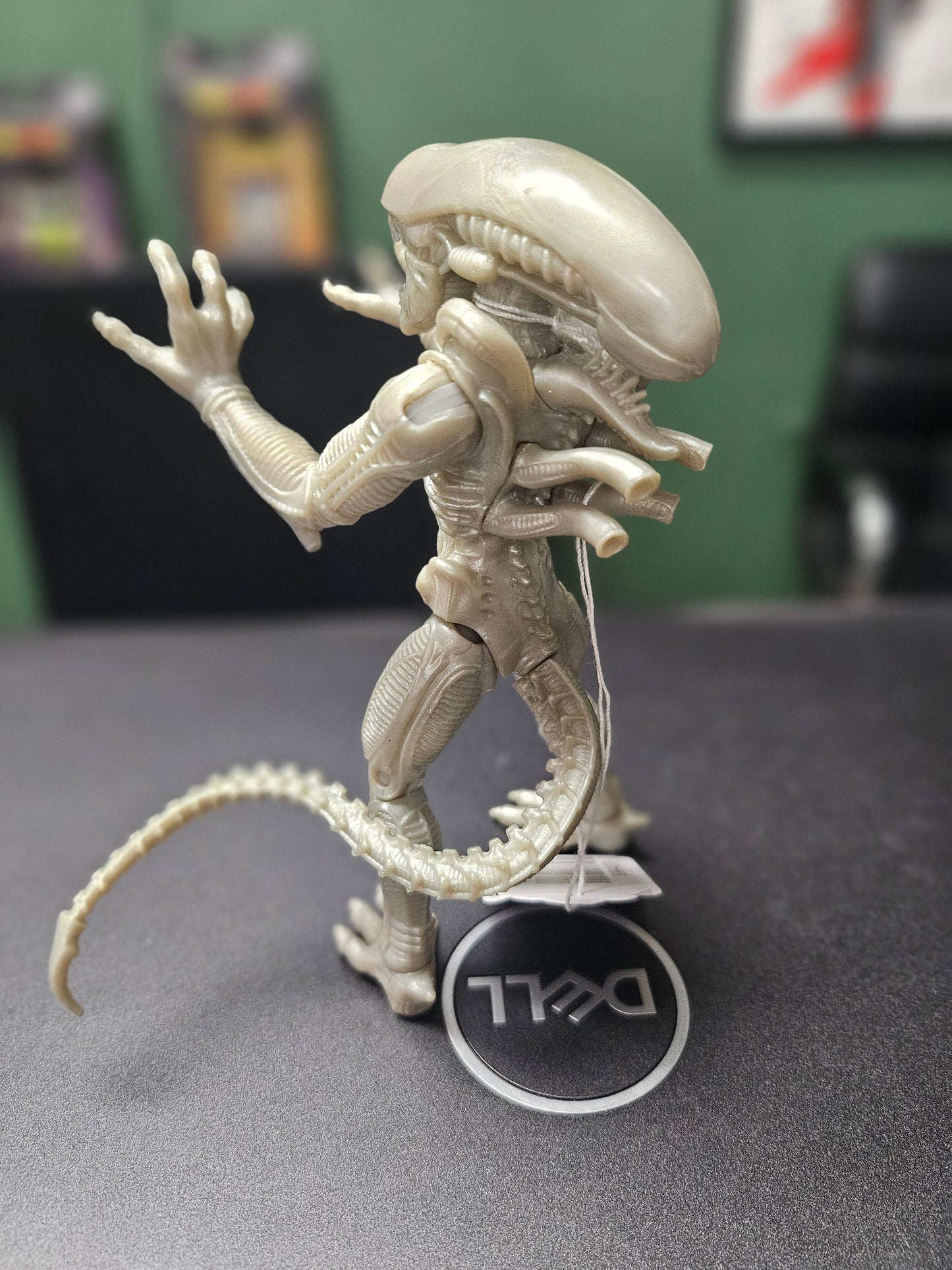 Alien figure Xenomorph Warrior 5" grayish/cream
