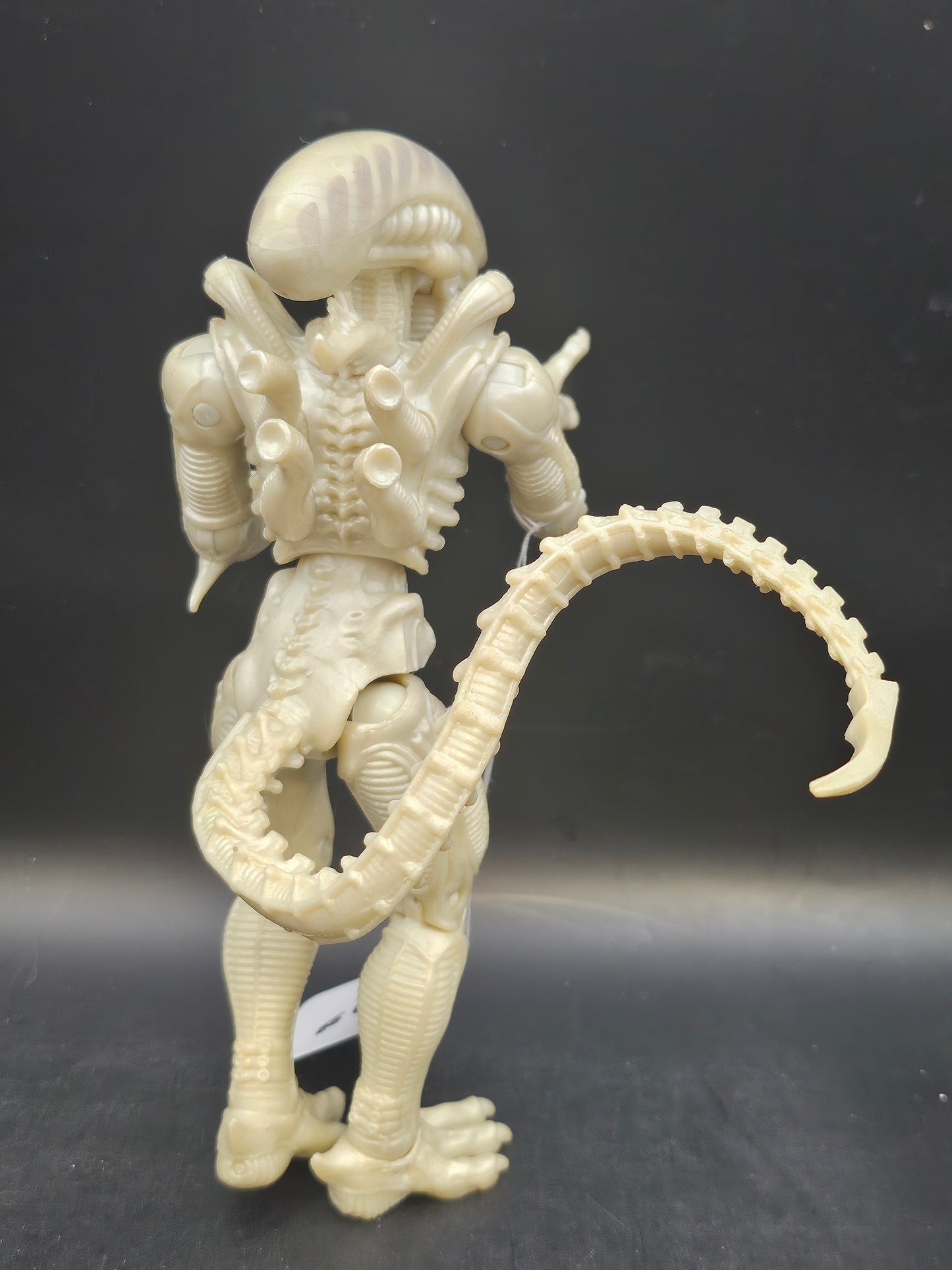 Alien figure Xenomorph Warrior 7" cream color
