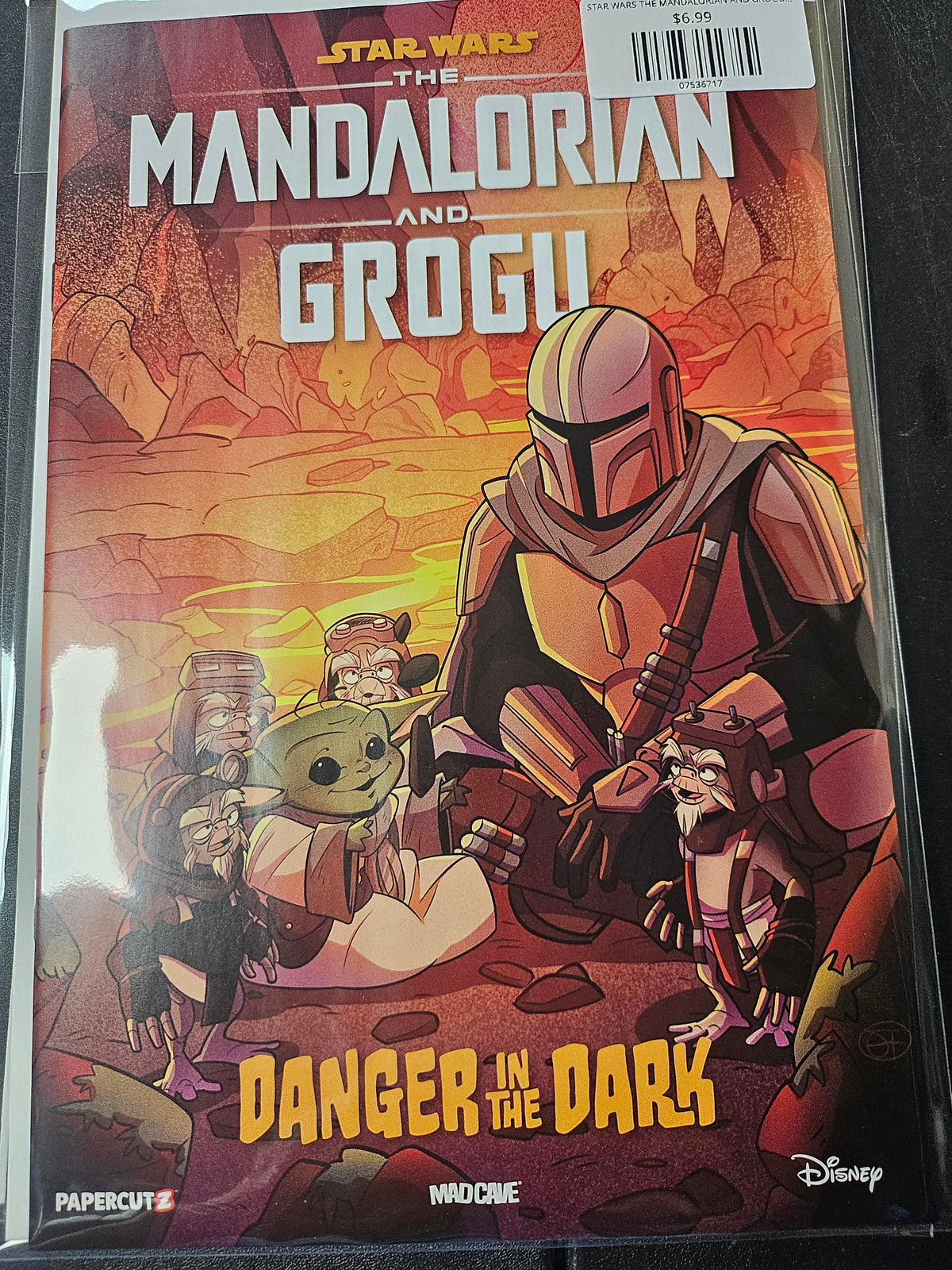 STAR WARS THE MANDALORIAN AND GROGU DANGER IN THE DARK (ONE-SHOT) CVR B ARIANNA FLOREAN GAIA DE BERNARDINI VAR