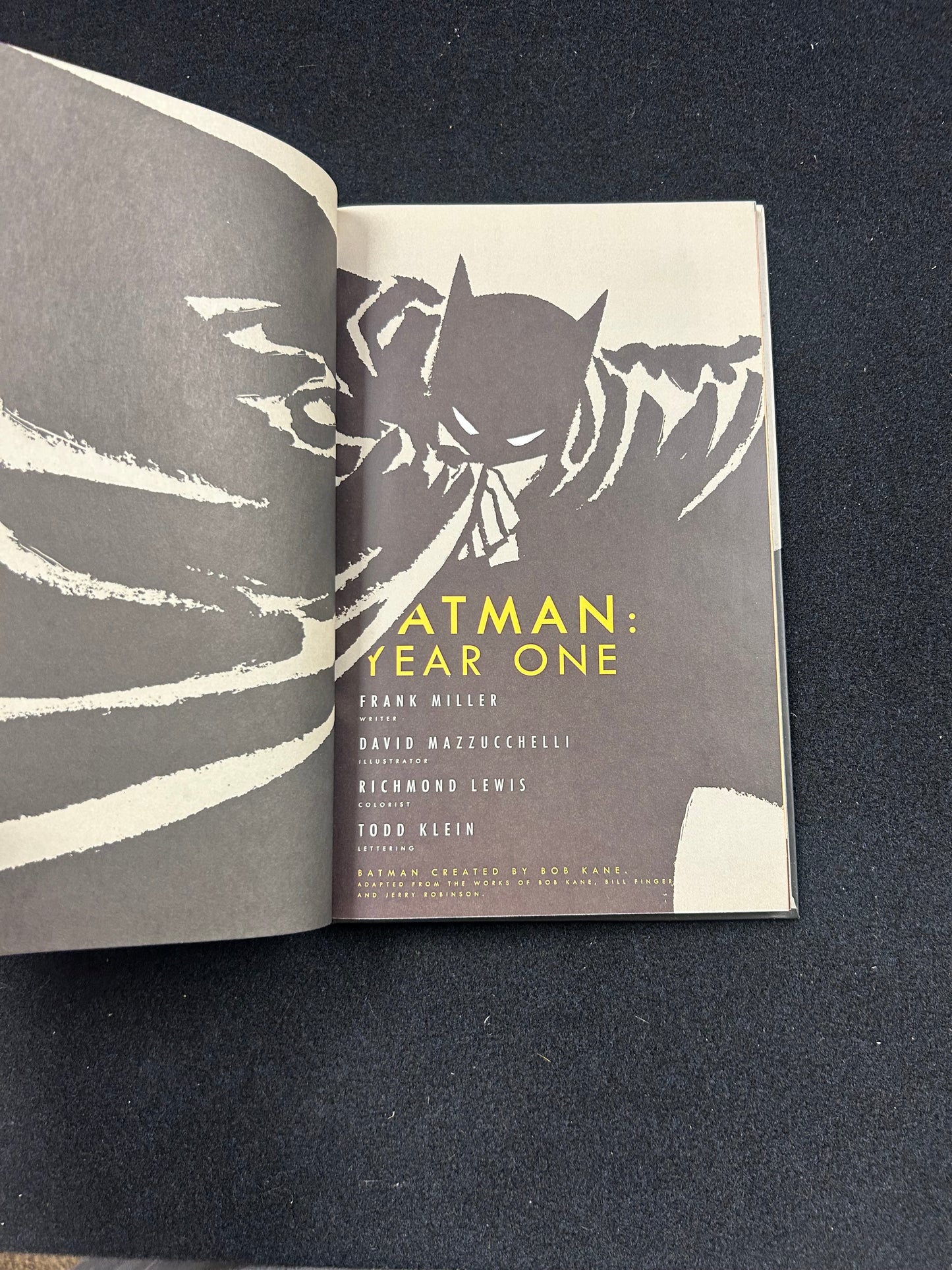 Batman Year 1 Frank Miller (No Cover Sleeve) – Graphic Novel