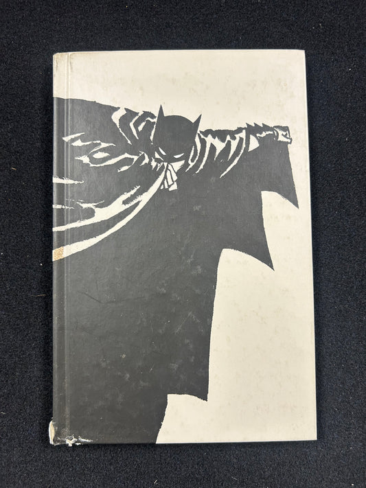 Batman Year 1 Frank Miller (No Cover Sleeve) – Graphic Novel