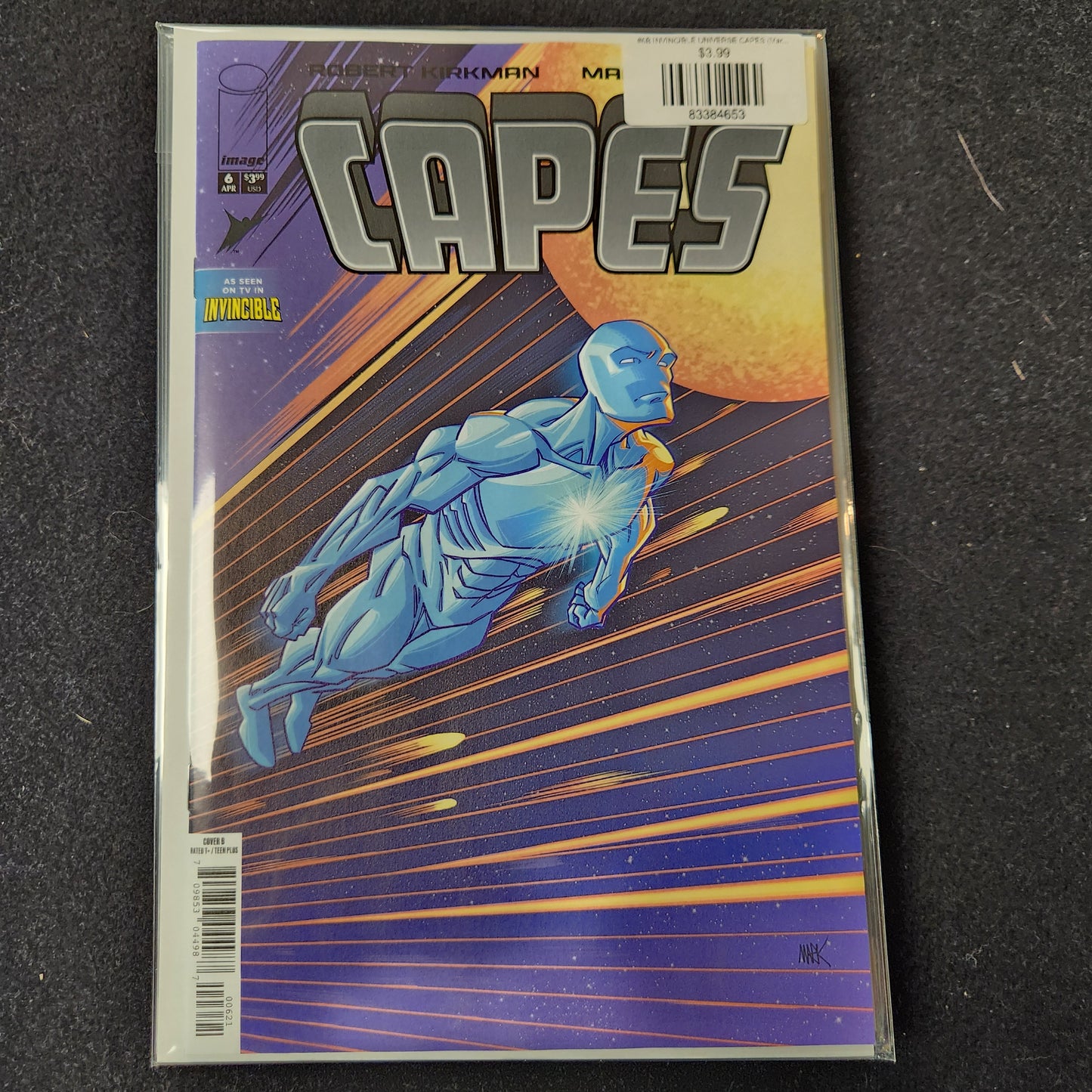 #6B INVINCIBLE UNIVERSE CAPES (Mark Englert Var)