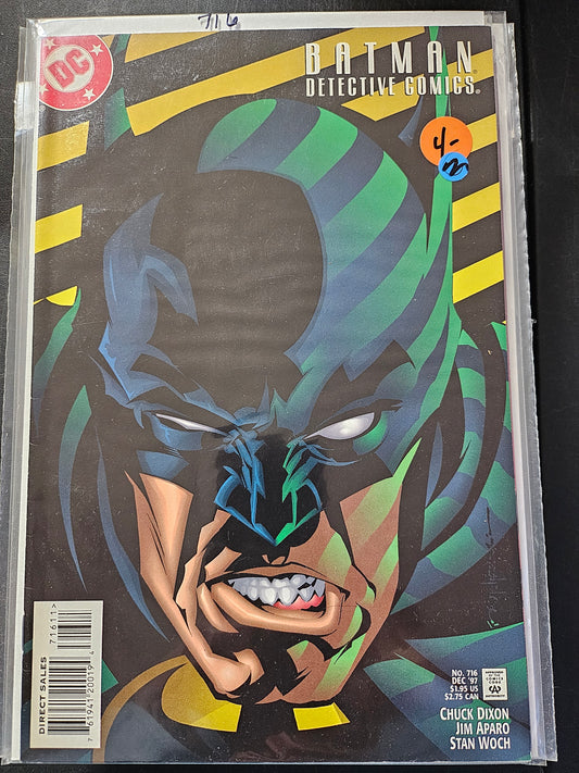 100.127 – #716 – Detective Comics 1937–2011 1–881