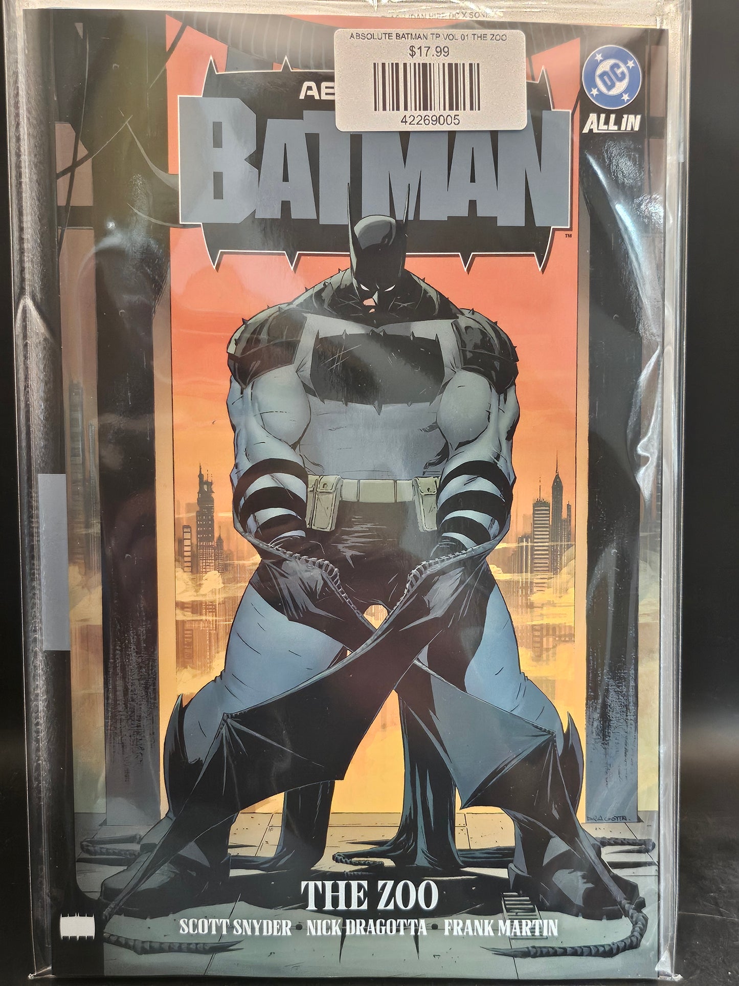 ABSOLUTE BATMAN TP VOL 01 THE ZOO