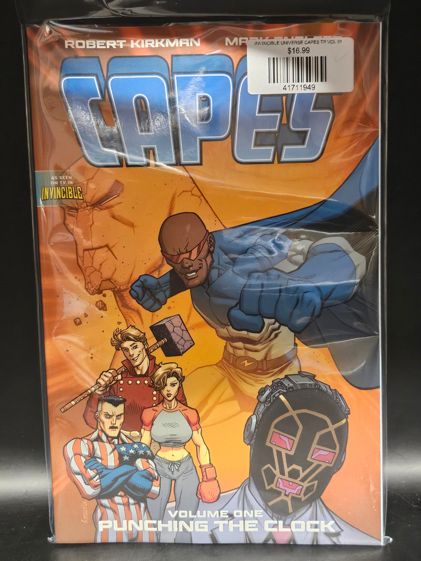 INVINCIBLE UNIVERSE CAPES TP VOL 01