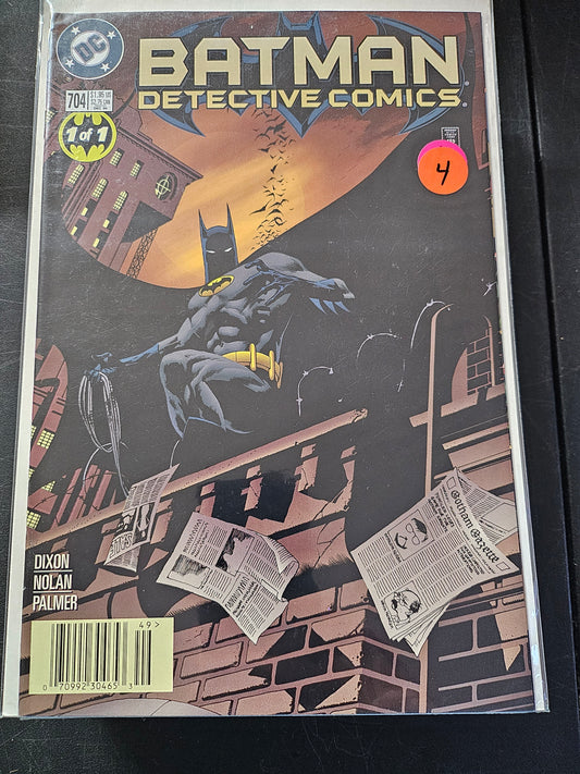 100.147 – #704 – Detective Comics 1937–2011 1–881